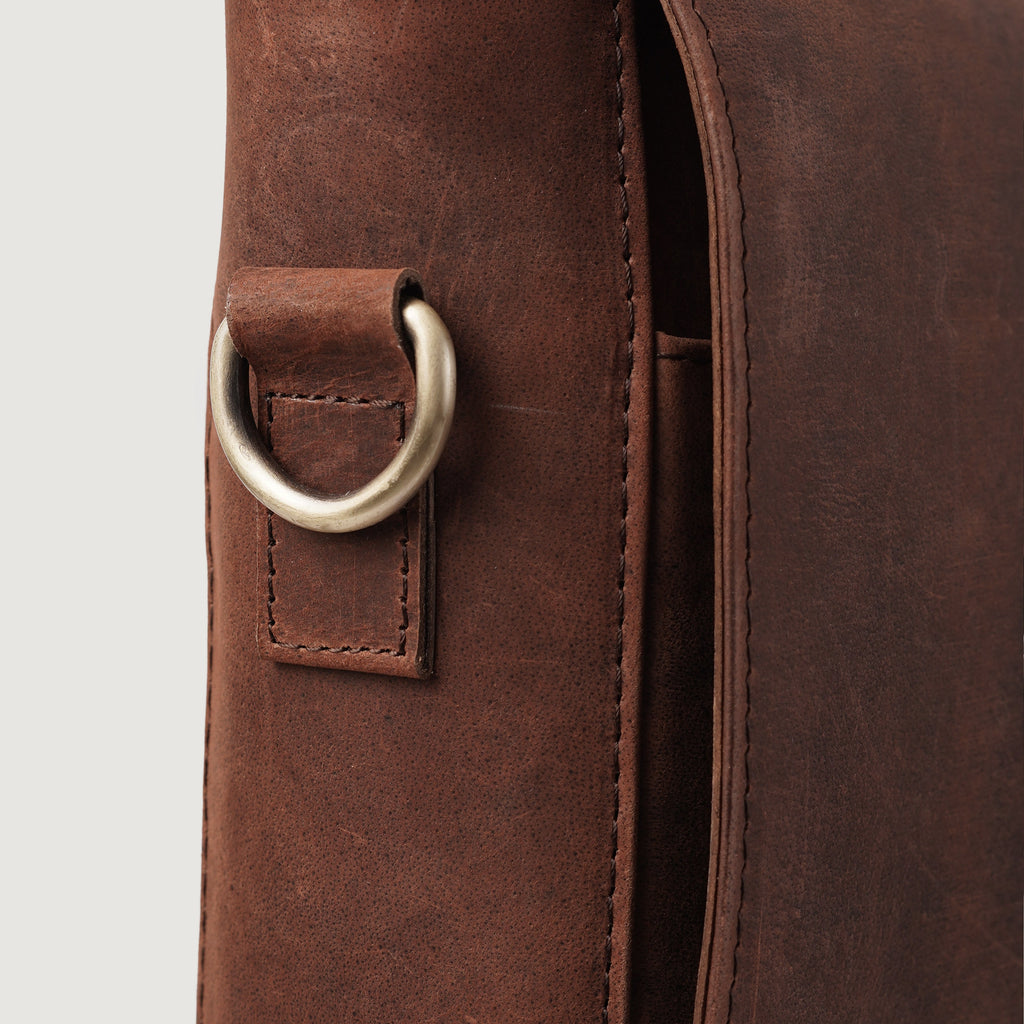 The Carismatico Vintage Distressed Brown Leather Messenger Bag